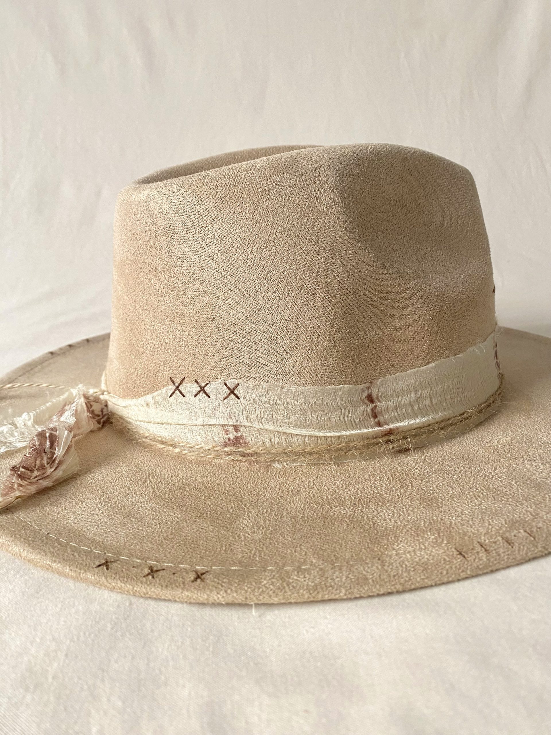 Sombrero artesanal Linen beige, diseño natural y exclusivo