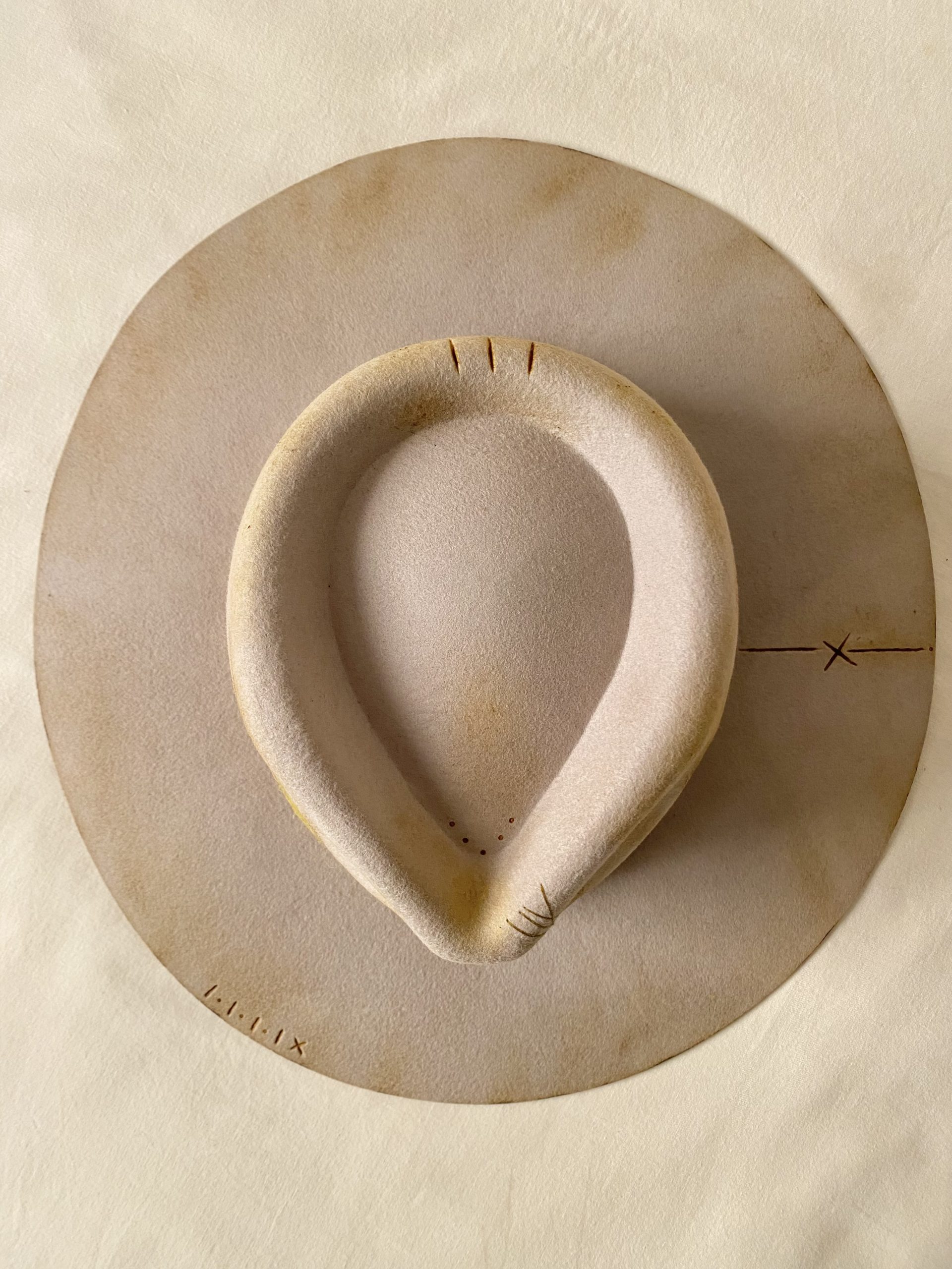 Sombrero artesanal Slate gris de lana con ala ancha, pieza única