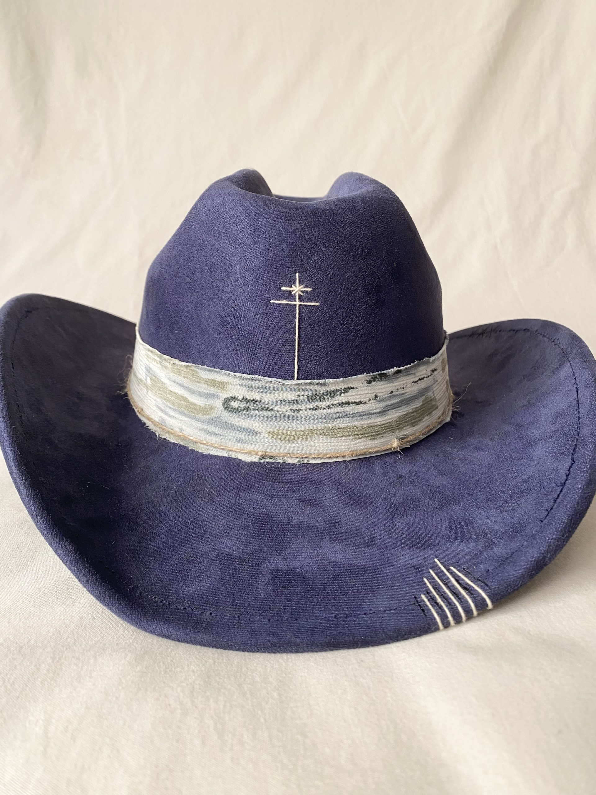 Sombrero artesanal Indigo azul estilo cowboy, pieza única hecha a mano