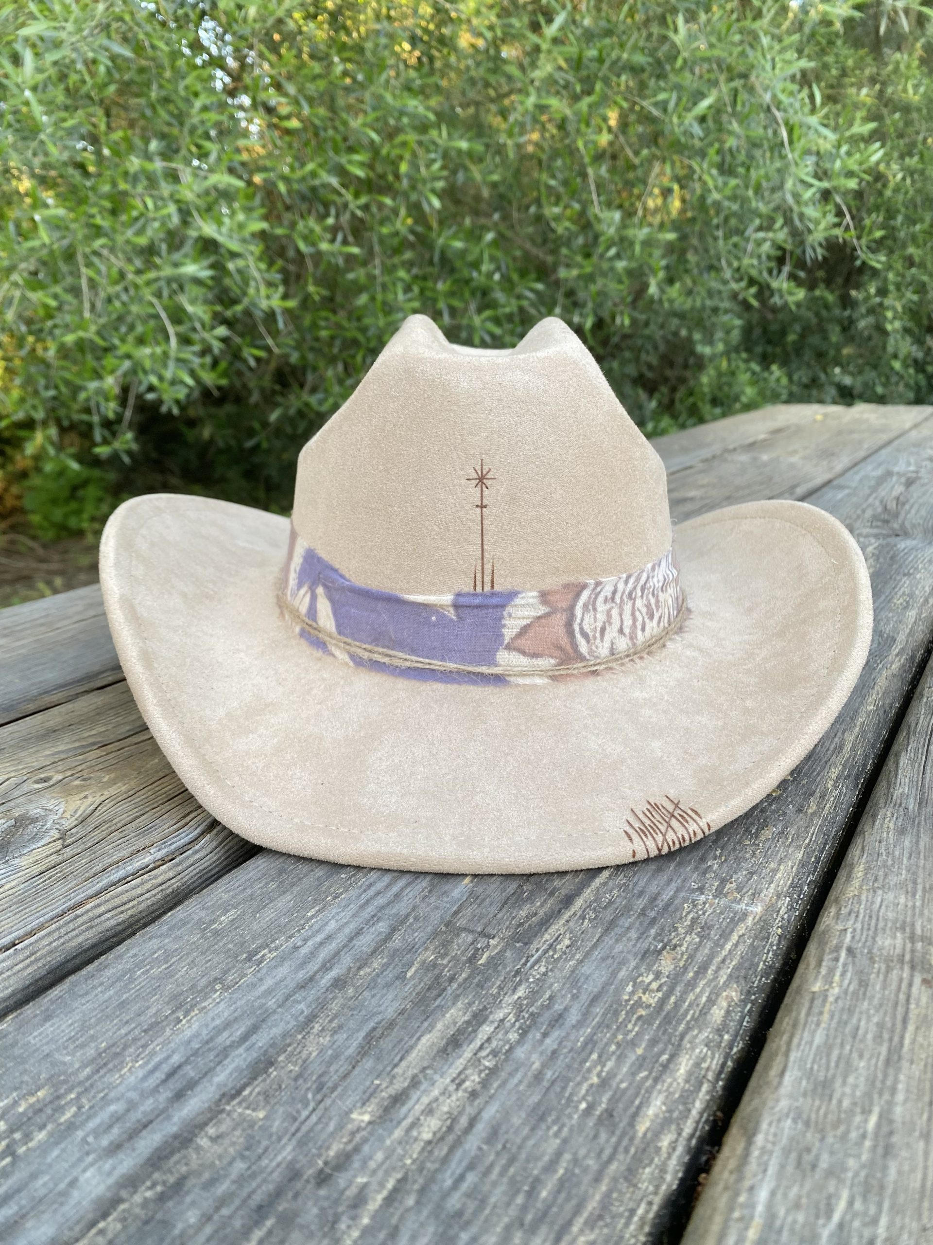 Sombrero artesanal Dust beige estilo cowboy, pieza única hecha a mano