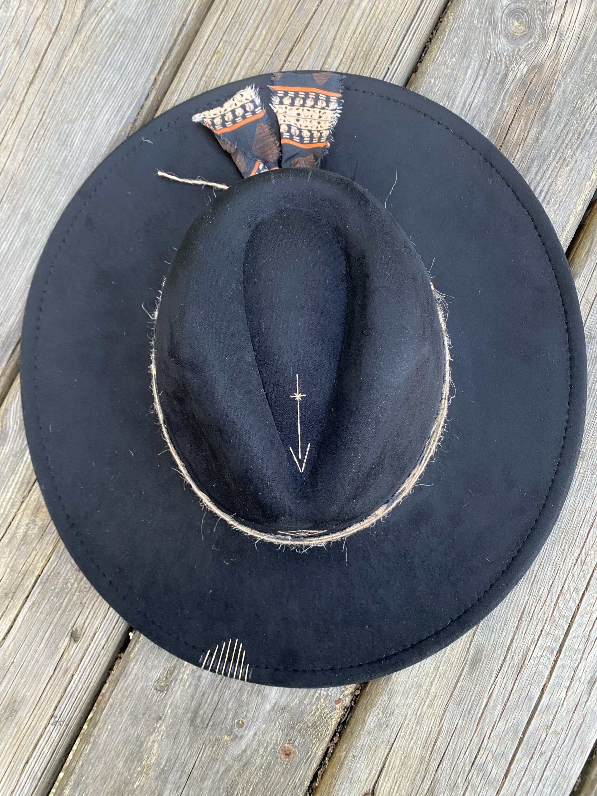 Sombrero artesanal Noir negro, diseño elegante y atemporal