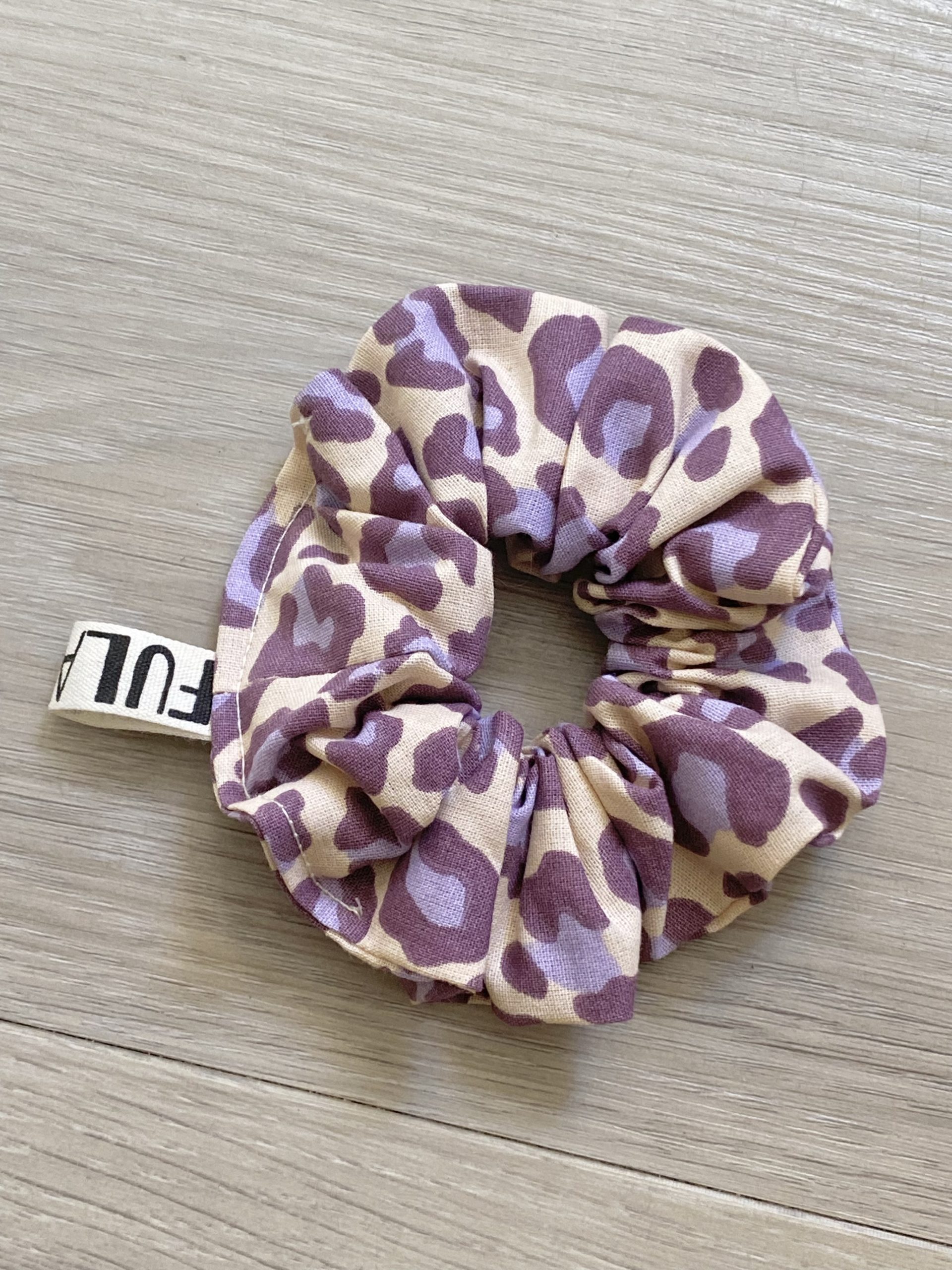 scrunchie hecho a mano estampado